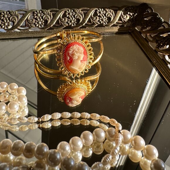 Vintage Cameo Clamper Bracelet Elegant Light - Picture 11 of 11